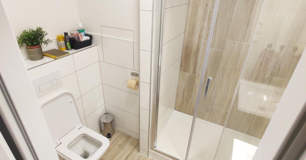 King Size Sunny Home 19 Minutes To Center Prague Exterior photo