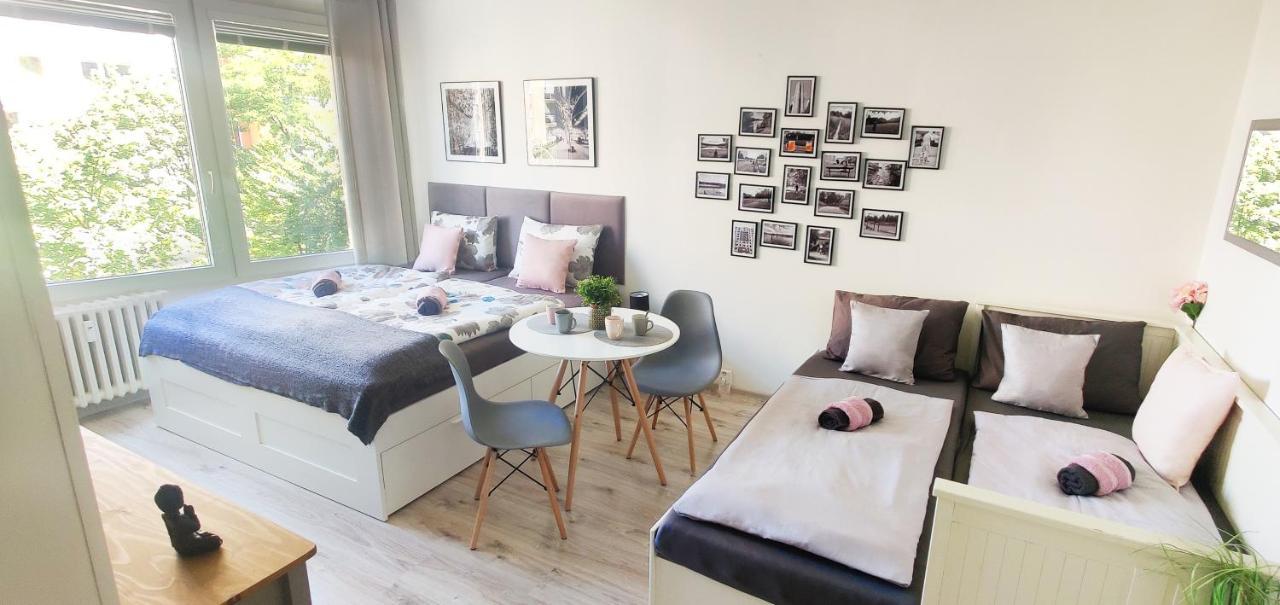 King Size Sunny Home 19 Minutes To Center Prague Exterior photo